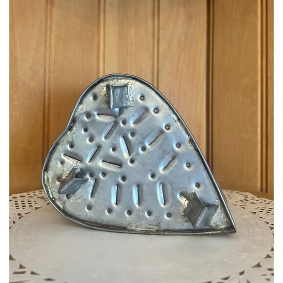 Antique Tin Heart Cheese Mold Strainer Folk Art Primitive Footed Kitchen Decor - Picture 3 of 7
